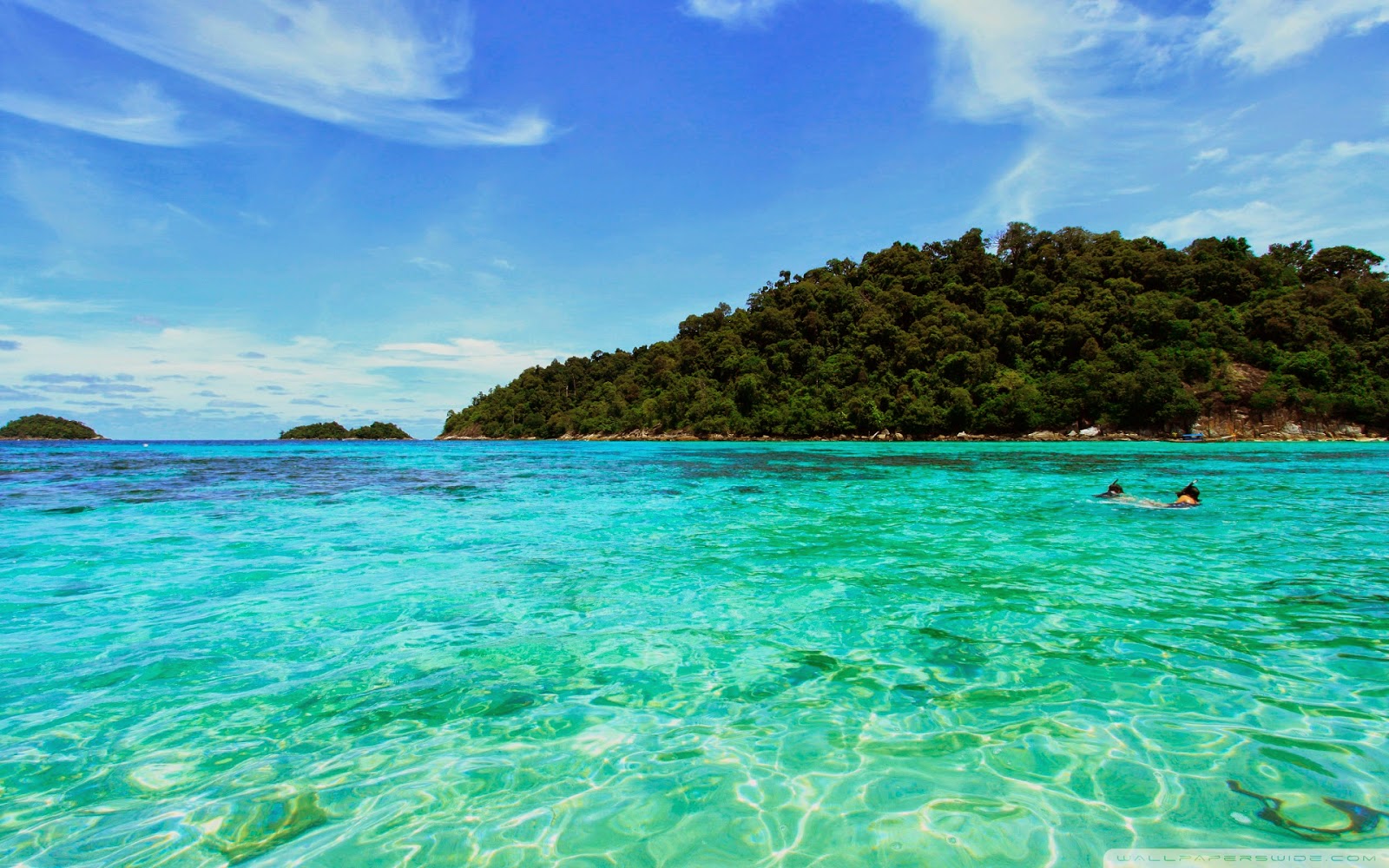 Hình nền Full HD về bãi biển xanh mượt - Website của Huỳnh Thị Thanh Huệ